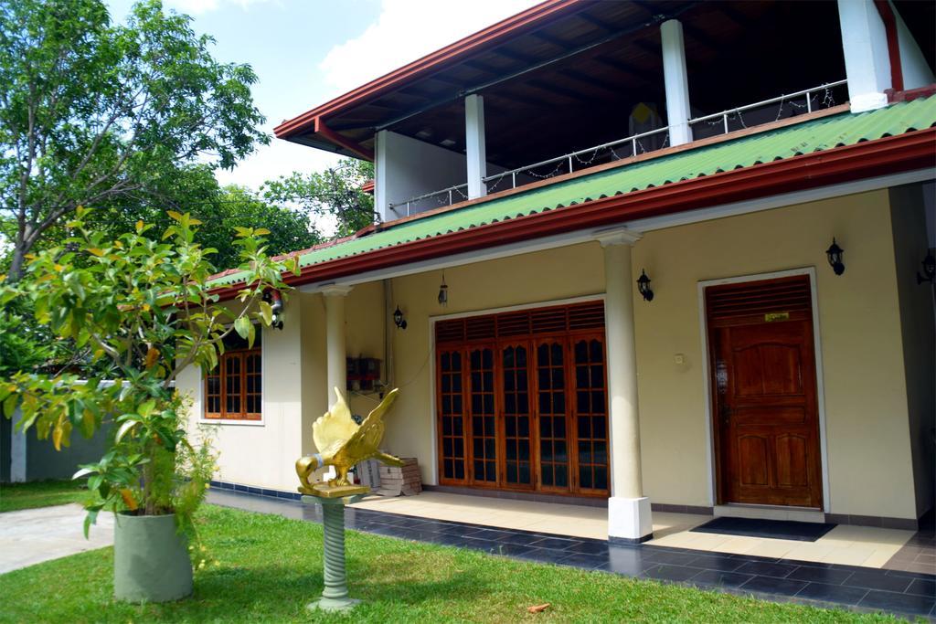 Saffron Guest Inn 波隆纳鲁沃 外观 照片