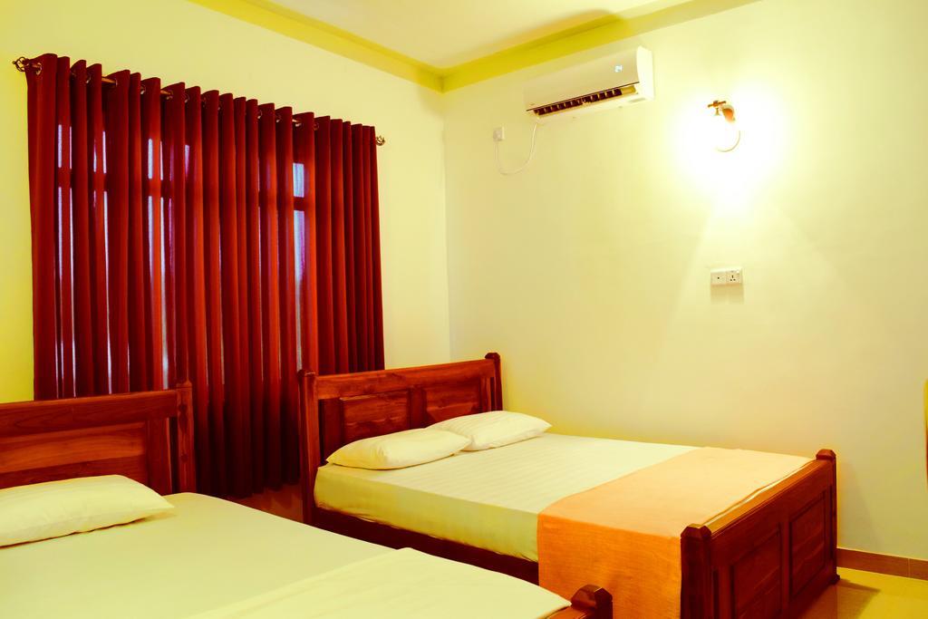 Saffron Guest Inn 波隆纳鲁沃 外观 照片