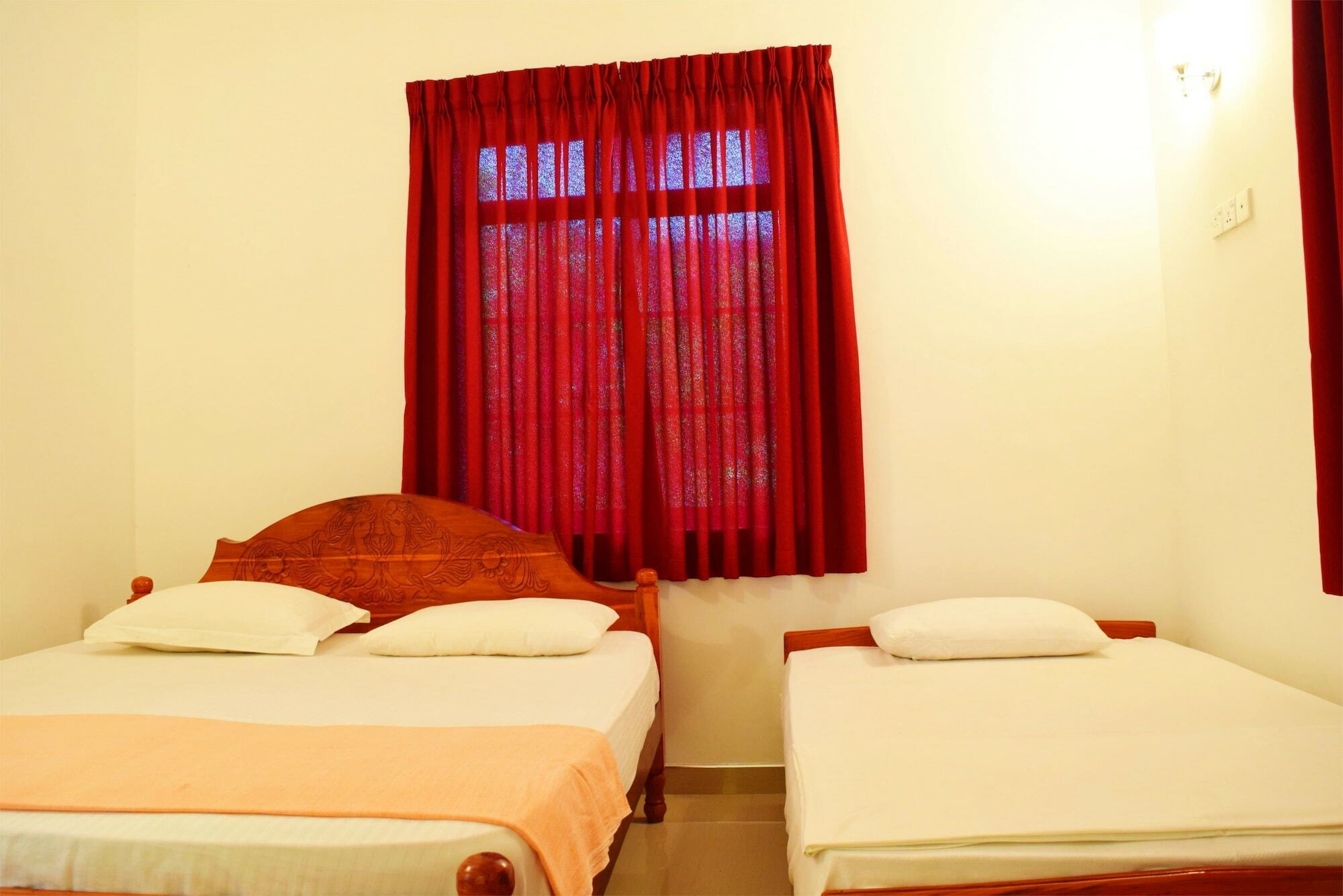 Saffron Guest Inn 波隆纳鲁沃 外观 照片