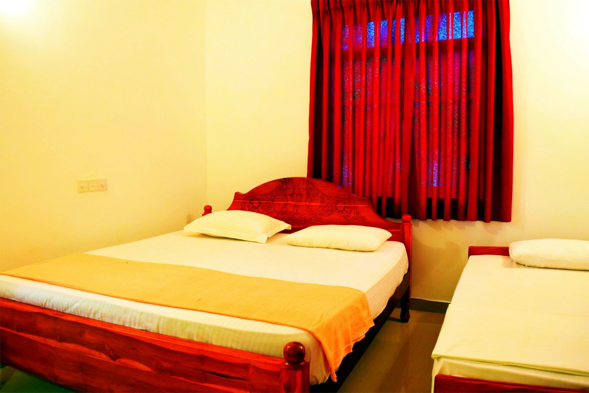Saffron Guest Inn 波隆纳鲁沃 外观 照片